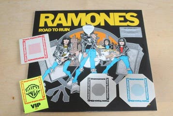 Ramones - Road To Ruin + Backstage Passes + Guitar Pick - LP, Nieuw in verpakking