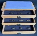 9 pairs of menuki in collection cabinet - Japan - Edo period