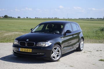 BMW 118i Executive | Xenon | Navi | Cruise | PDC | LM Velgen, Auto's, 1-Serie, Gebruikt, Zwart, Overige kleuren