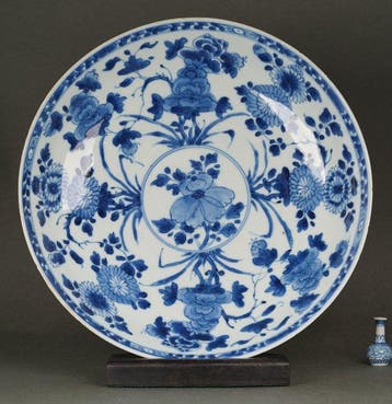 Kangxi (1662-1722) - Schaal - Porselein - Grote oplader