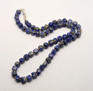 Lapis lazuli - Natuurlijke blauwe lapis lazuli - Halsketting, Verzamelen, Mineralen en Fossielen