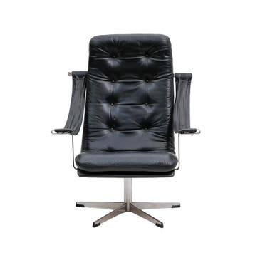 een metalen en zwart leder beklede fauteuil, Ophalen, Gebruikt