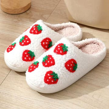 Aardbei Pantoffels | Pluche Gevoerd | Maat 36 tot 45 | Sale, Kleding | Dames, Verzenden, Nieuw, Pantoffels of Sloffen