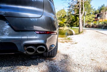 dit betreft een Akrapovic Porsche cayenne / Cayenne e-hybrid, Verzenden