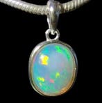 Hanger van Welo-opaal. Uitzonderlijk kleurenspel.