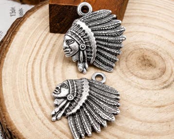 2 x Metalen bedel Indiaan 22 x 18 mm – oogje 1,5 mm – an, Ophalen of Verzenden, Nieuw, Bedel