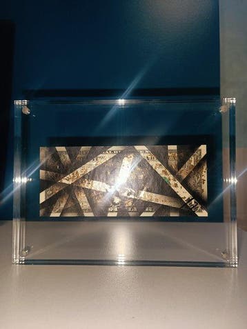 sculptuur, Ninu dollar - 15 cm - plexiglas
