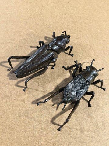 Bronze Crickets and Grasshopper tea ceremony ornament 2 –, Antiek en Kunst