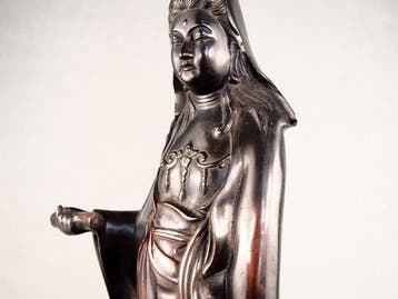 Standing statue of Kannon Bodhisattva  - Beeld Brons -