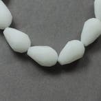 10 x Facet jade glas kraal druppel 6 x 4 mm – gat 1 mm –, Ophalen of Verzenden, Nieuw, Kraal
