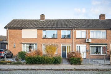 Te huur: Huis Oudlandsestraat in Steenbergen, Noord-Brabant, Steenbergen