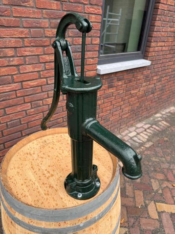Houten regentonnen met handzwengelpomp - anthiek en uniek, 150 liter of meer, Nieuw, Ophalen of Verzenden, Met pomp