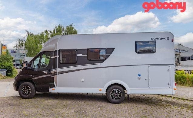 4 pers. Sunlight camper huren in Weesp? Vanaf € 145 p.d. - G, Caravans en Kamperen, Verhuur