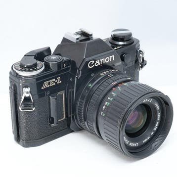 Canon AE-1 Black + FD 35-70mm F3.5-4.5 Analoge camera, Nieuw