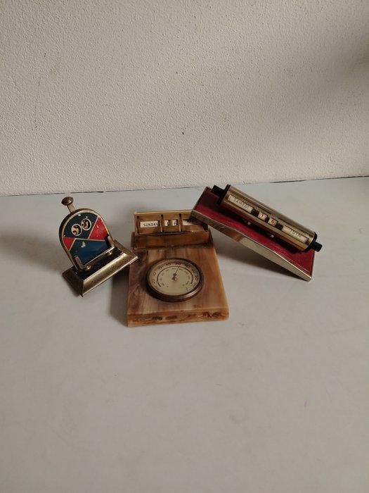 Decoratief ornament - Tafelstuk - Perpetueel Kalender -, Antiek en Kunst, Curiosa en Brocante