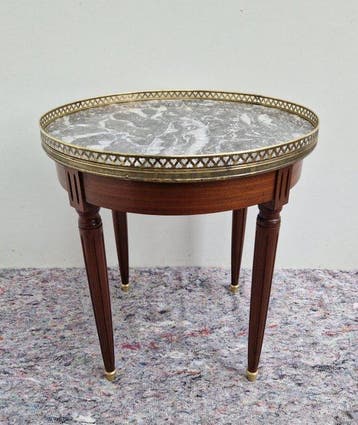 Franse ronde XVI stijl bijzettafel met marmeren blad -