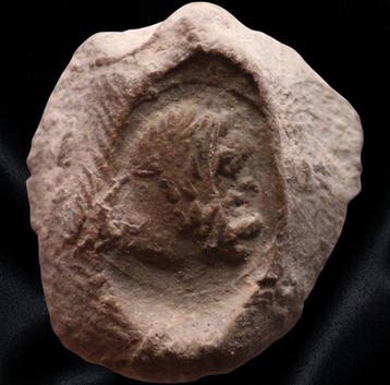 Oud-Romeins Aardewerk Tessera met afbeelding van Herakles