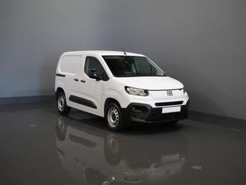 Peugeot Partner (Fiat Doblo) 1.5 HDi 100 pk 3 Pers./ Carplay, Stof, Gebruikt, Wit, Lease