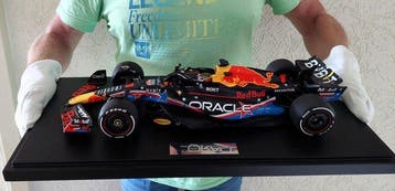 Minichamps 1:12 - Modelauto - Oracle Red Bull Racing RB19, Nieuw