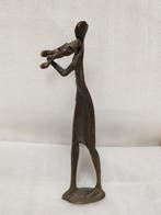 sculptuur, Bronze sculpture of a girl playing the violin -