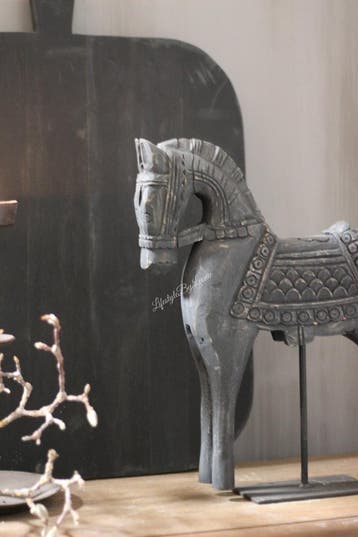 Houtsnijwerk paard op statief Old Black, Ophalen of Verzenden, Nieuw