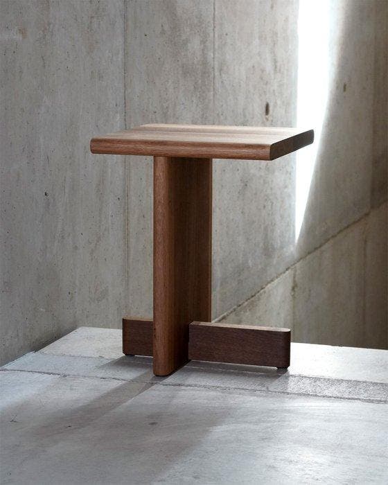 Johannes Hironimus - Bijzettafel - Eik, Gerookt, Geolied, Antiek en Kunst, Kunst | Designobjecten