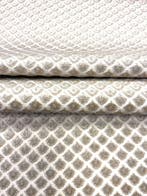 Fluwelen jacquard met een klein, regelmatig geometrisch