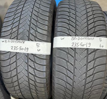 2x 235-50-19 Bridgestone Winter 2x5mm €60 Per Band 235 50 19, Auto-onderdelen, Gebruikt, Winterbanden, 235 mm, Band(en)