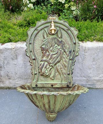 Decoratief ornament - Europa - Gietijzeren wandfontein