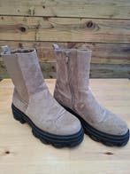 Suède boots taupe chunky zool rits maat 37, Kleding | Dames, Schoenen, Zo goed als nieuw, Beige, Lage of Enkellaarzen