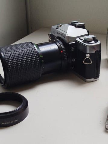 Minolta XG-2 + MD Zoom Rokkor 3,5/50-135mm + Flash Kisanon +, Nieuw