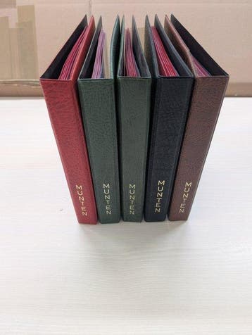 Accessories. 5 Tweedehands Importa Muntset/bankbiljet albums