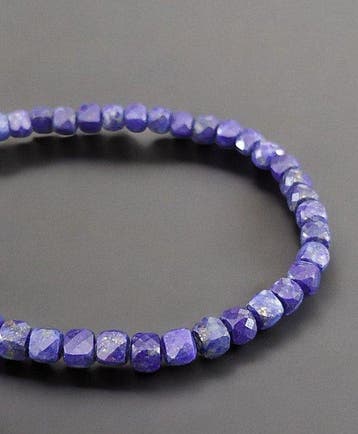 Lapis lazuli armband bestrooid met pyriet. Kubusvormige, Antiek en Kunst