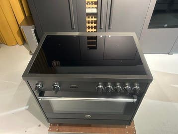 Bertazzoni MPL95I1ENNV Inductie Fornuis 90 cm, Showroommodel, Witgoed en Apparatuur, Fornuizen, Ophalen, 60 cm of meer, Nieuw