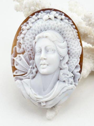 CASSIS MADAGASCARIENSIS - Cameo - Handgegraveerde camee