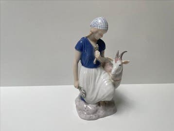 Bing & Grondahl - Figuur - Girl with goat - Porselein