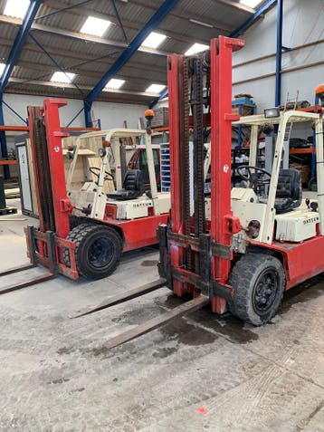 2x datsun / nissan - diesel heftruck - 3000kg 3.7m Hefhoogte, 1000 tot 2000 kg, Elektrisch, Heftruck, Jungheinrich 