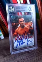 Mike Tyson Autograph On Card Leaf - 1 Graded card - Beckett, Nieuw