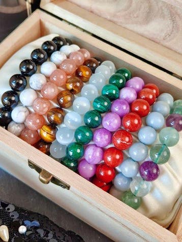 Armbandencollectie malachiet, zonsteen, lepidoliet,, Verzamelen, Mineralen en Fossielen