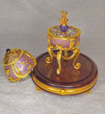 Fabergé-ei - 925 zilver - Diamanten-Smaragden-Amethisten Ei