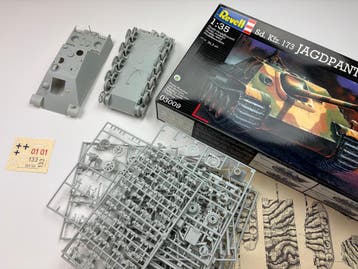 Revell 03009 | Sd.Kfz. 173 Jagdpanther | 1:35 | Projectkit, Verzenden, Nieuw