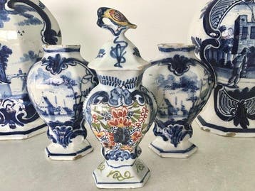 Vaas (5) - baluster vazen in Delfts aardewerk met, Antiek en Kunst