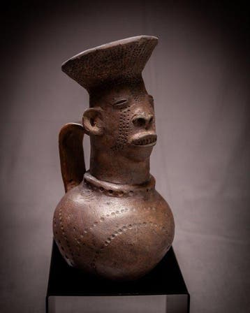 Grote antropomorfe terracotta prestige-vaas - Nembwo -
