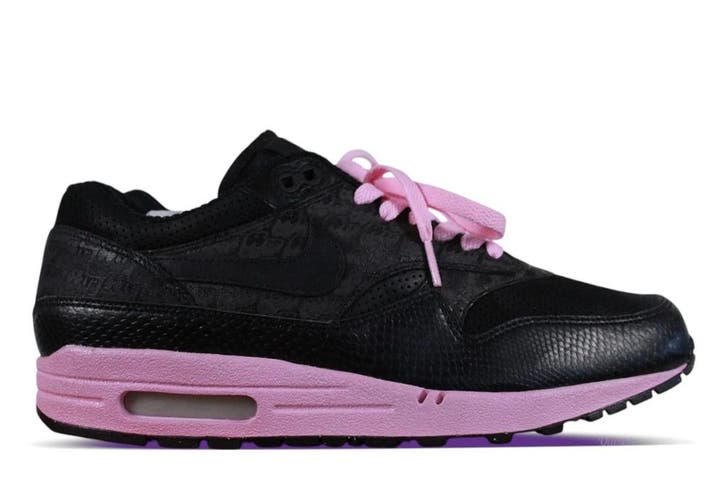 Nike Air Max 1 Powerwall Black Morning Glory (2005) • 42, Kleding | Heren, Schoenen, Sneakers of Gympen, Ophalen of Verzenden