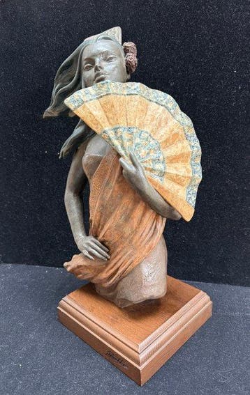 Andres Peralta - sculptuur, Manola - 40 cm - Steengoed -