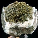 Calciet met iriserend pyriet - Ferques