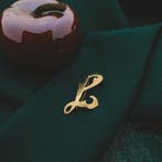 Gouden letter broche; letter J, Ophalen of Verzenden, Gebruikt, Overige kleuren, Goud