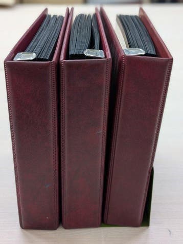 Accessories. -3 Luxe Lindner UNIPLATE Albums inclusief 188, Postzegels en Munten