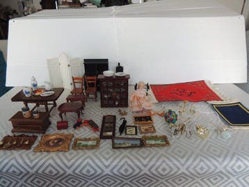 Très joli ensemble de miniatures pour maison de poupée 1980