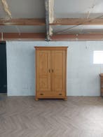 Landelijke klassieke kast, tweedeurskast,linnenkast, legkast